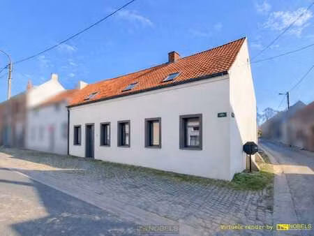 te koop  verder af te werken gezinswoning met ruime garag...