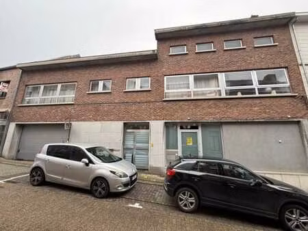 a vendre batiment commercial + appartement