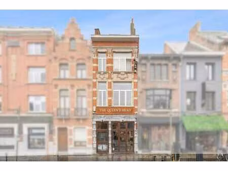 commerce authentique avec logement au centre