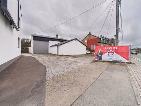 hall de stockage de près de 600m² à 2 pas du centre ville