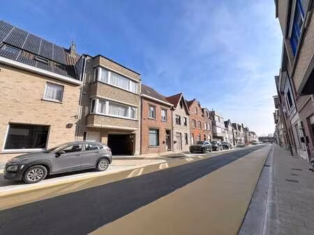 garage fermée dans la hendrik consciencestraat  avec accès …