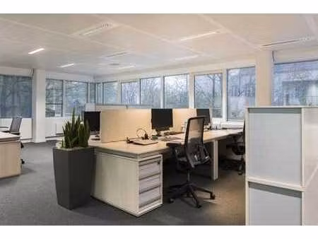 310 m² de bureaux modernes  facilement accessibles  à pro...
