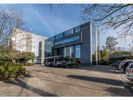 794 m² de bureaux haut de gamme près de l'e40