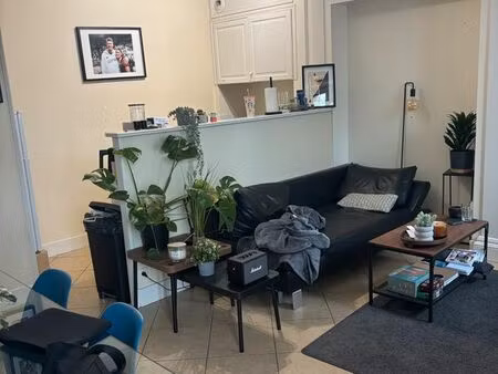 t2 centre ville avec parking lumineux sur cour