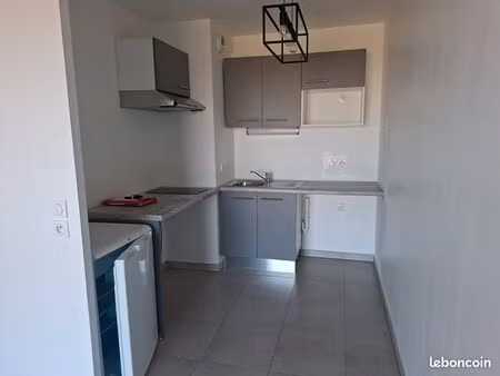 location appartement t2  vue dégagée sur la camargue