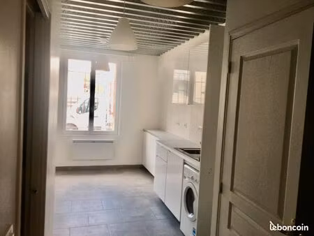 studio neuf plein centre entre gare et marché