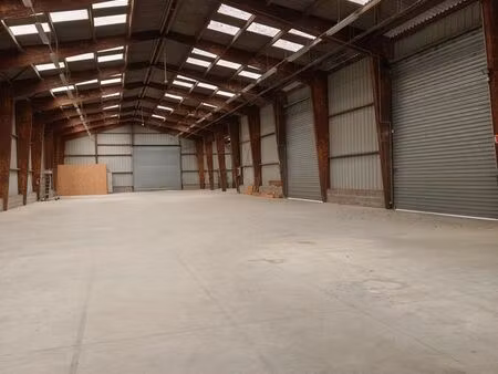 local  entrepôt  bureau  et terrain