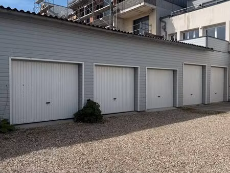 beau garage à deux pas de la rue carnot