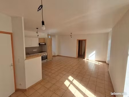 appartement 65m2   2 chambres   digicode   cave   calme