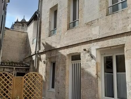 appart t2quartier hôtel de ville avec terrasse 