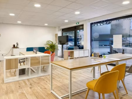 location locaux professionnels 76 m² à hyeres (83400)  998 €