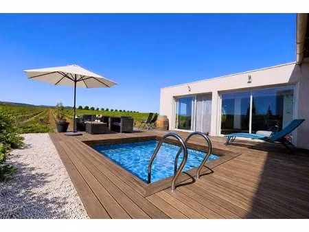 villa 4pièces de plain pied d'environ 110m2 avec piscine et vue sur les vignes