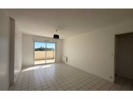 location appartement  46.01 m² t-2 à la rochelle  725 €