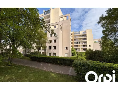 location appartement  75.5 m² t-3 à montigny-le-bretonneux  1 150 €