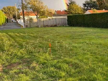 vente terrain à vieillevigne (44116) : à vendre / vieillevigne