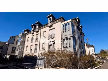 f2 avec jardinet et stationnement la collegiale etampes