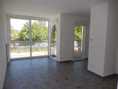 t2 avec garage et terrasse - le puy