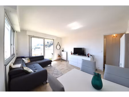 2 pieces lumineux avec terrasse