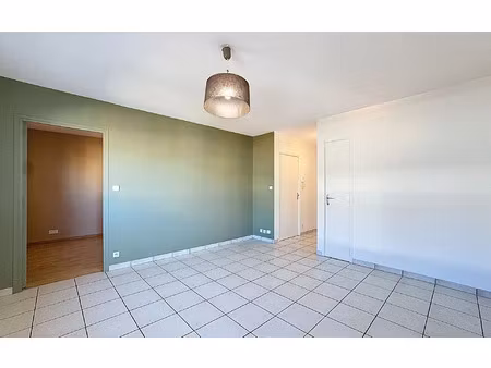 location appartement  m² t-2 à rodez  450 €