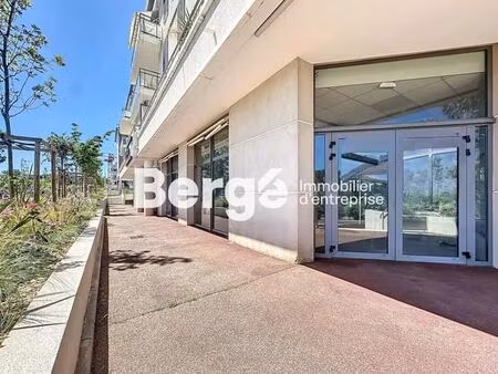location commerce antibes 06160 330m²