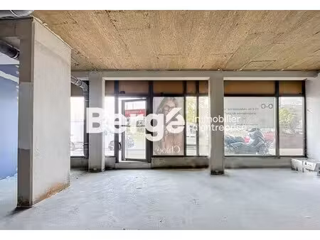 location commerce la trinite 06340 61m²