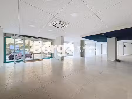 location commerce 394m²