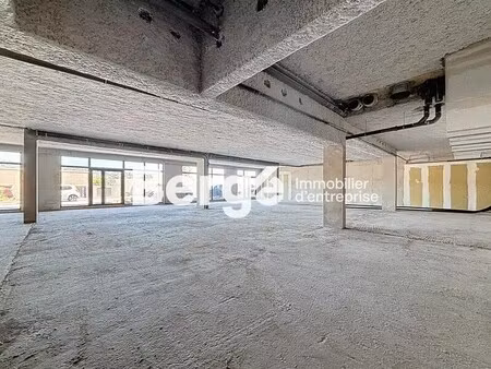 location commerce saint laurent du var 06700 280m²