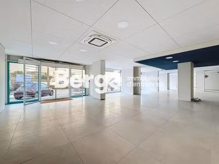 location commerce saint laurent du var 06700 394m²