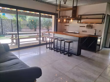 maison à usage d'habitation + hangar professionnel de 250 m²