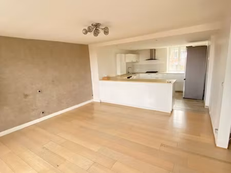 immeuble local commercial + appartement f5 en duplex