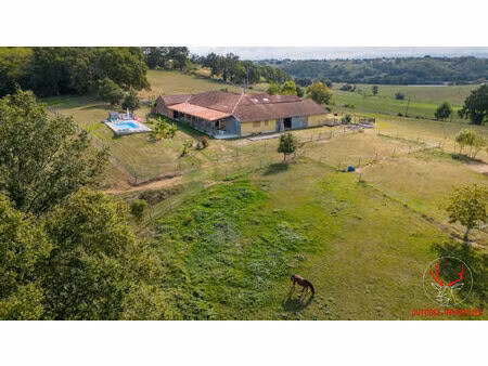 propriété d'exception de 22 hectares au pied des pyrénées