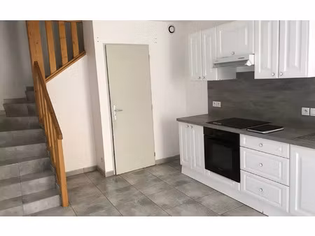 location maison  m² t-3 à saint-marcellin  555 €