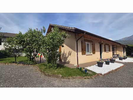 villa plain-pied 100 m2 3 chambres + bureau jardin clos