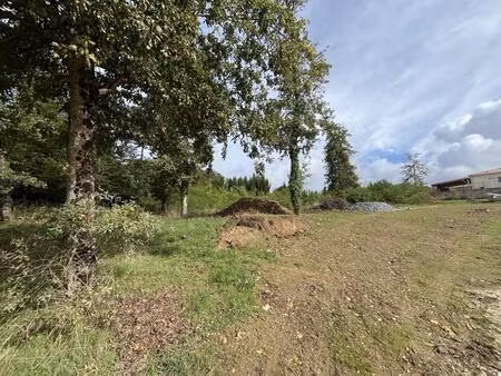 terrain constructible d’environ 2063m2