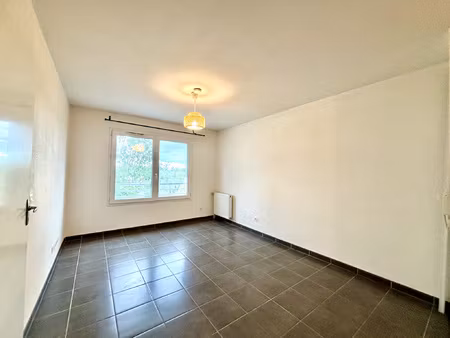 à vendre t2 avec parking résidence sécurisée les terrass