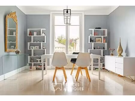 maison des années 30 avec jardin arboré et accès gare à pied