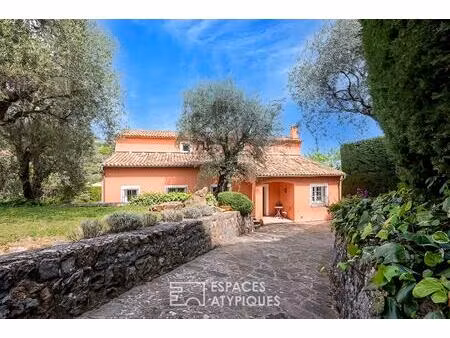 mas provençal de 270 m² à châteauneuf-grasse avec vue village et piscine