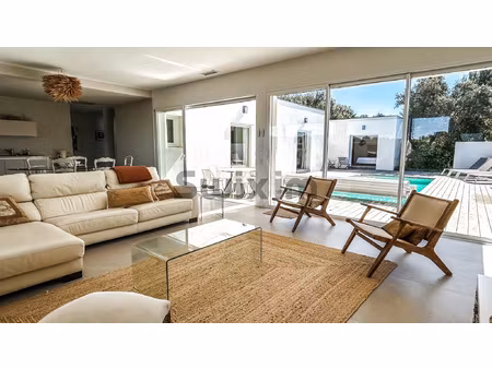 magnifique villa contemporaine de grande qualité à proximité