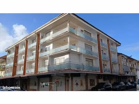 34 apparts hôtels avec 2 locaux commerciaux très bien situés