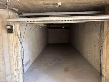 location garage box et parking à angers la fayette eblé (49000) : à louer / 19m² angers la