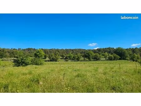 terrain 670 m² carces