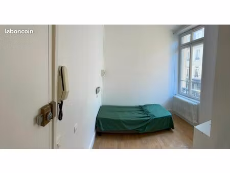 studio meublé 11m2 hyper centre rue ecuyère