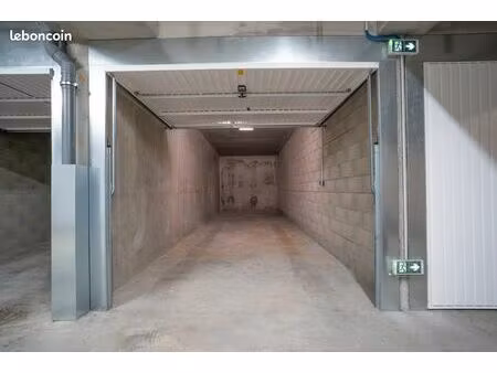 garage double box sécurisé centre annecy 27m²