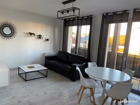 a louer magnifique f2 à magny le hongre