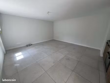 studio 1 pièce 32 m²