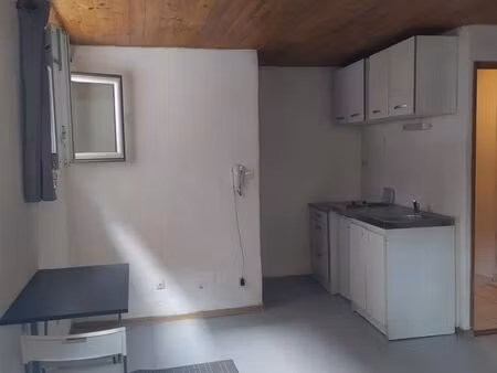 a louer studio meublé de 30 m2  brignoles  libre