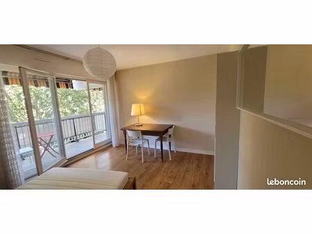 loue t3  meublé 75 m2  centre de grenoble  belle vue  ascenseur  cave  local à vélo et + b