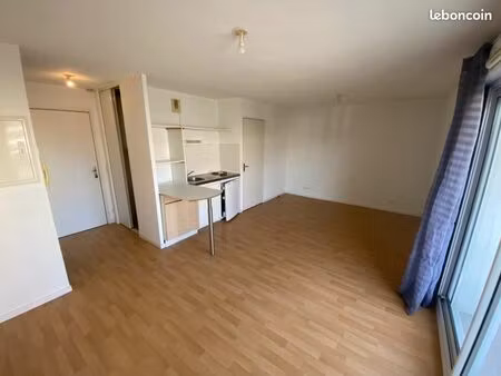 studio 1 pièce 28 m²