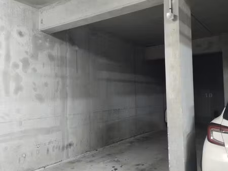 place de parking sécurisé couvert fermé