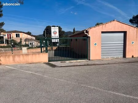 garage a frejus avec 2 bails de 3/6/9 a vendre
